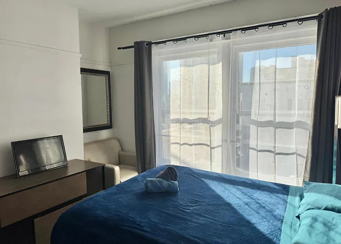 Hostel: Lucky D'S Youth And Traveler'S Hostel